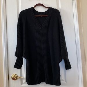 V-neck knit sweater with “bat” sleeves